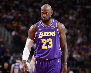 詹姆斯：我努力榨干自己 我有机会打我热爱的篮球 比赛也在回馈我