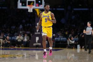 布朗尼:那些本该命中却投丢的球 我始终相信我的努力 会坚持去投