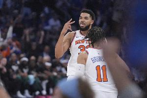 双枪开火！唐斯&布伦森半场合计18中10 合砍27分9篮板4助攻