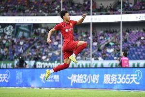 被直红罚下！杜月徵道歉：我的红牌导致球队被动，差点葬送胜利