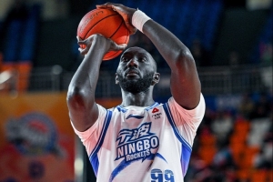 罚球就是练不出来！法尔6中6但13罚仅3中 拿到15分7板2助1断1帽