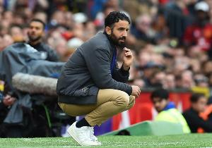 曼晚：阿莫林的教练组太年轻，不如卡里克教练组经验丰富