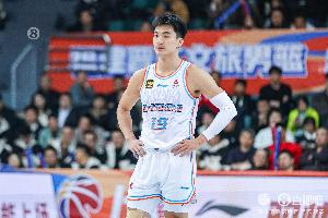 训练中扭伤膝关节！于德豪将接受手术 本赛季无缘剩余比赛