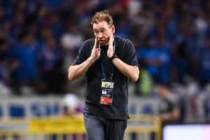 足球报：重压下申花面临赛程不利、伤病等问题，但球队很顽强