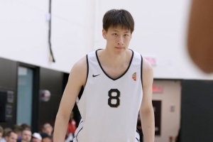 世界队VS美国队今天10点上演!先欣赏一波郇斯楠耐克峰会训练集锦