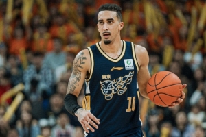 奎因：每个人都在经历伤病的困扰 但是我们会继续坚持&拼尽全力