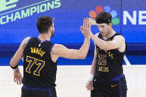 艾顿：东契奇和里夫斯是球队的半壁江山 少了他们球队完全不同了