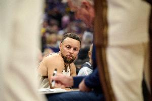 科尔：除了让库里等老将调整状态外 这场无关紧要没啥可说的