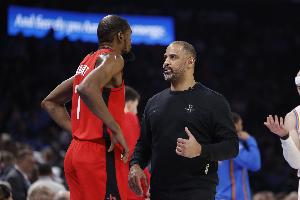 乌度卡谈湖人疯狂包夹KD：我们现在更好了 之前连传球都完成不了