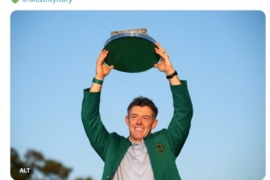 麦克罗伊美国高尔夫大师赛成功卫冕,曼联官方社媒发文祝贺