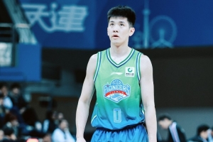 6失误有点多!林庭谦打满半场7中5高效拿下14分3助攻