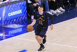 拉拉维亚赛季全勤 雷迪克：他作用巨大 能打满82场本身就是成就