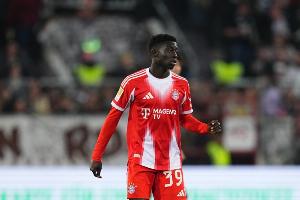 记者：拜仁倾向于永久签下并外租18岁中前卫巴拉·恩迪亚耶