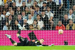 场均丢俩！阿斯：卢宁本赛季7次首发丢14球，可见库尔图瓦重要性