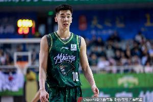 攻传有结合!郭昊文半场5中4&三分2中2砍下14分3板6助