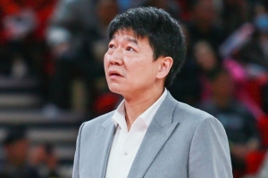 齐鲁晚报：苦吞三连败！ 山东男篮进攻低迷的问题仍未解