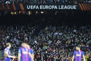 欧冠生死战!世体:大批无票的巴萨球迷抵达马德里准备场外助威