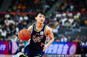 媒体人:今天广东阵地战耐心&节奏可快可慢 这样的球风应该延续