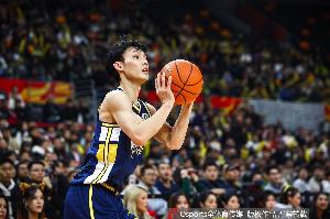 媒体人：若非伤病困扰徐杰本该是今年MVP 宏远赛季内操作失误太多