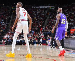 季后赛首轮詹杜对决更看好谁？帕金斯嘿嘿一笑：还是老詹