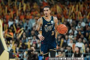 23中11砍26+8!媒体人:奎因是CBA最优秀侧翼 这是他高级的地方