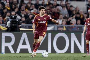 每体：巴萨正寻找一名兼具身体与技术的中场，目光已经瞄准艾纳维