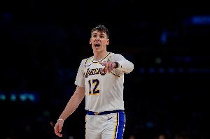 拉拉维亚谈火箭身体对抗:我们必须更强硬 要限制他们的进攻篮板