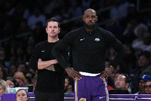 雷迪克:我们有很多进攻选择 会灵活切换 不会只依赖詹姆斯单打