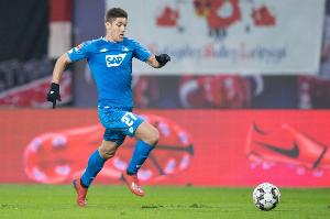 记者:霍村向克拉马里奇提交新的续约报价,薪资仍低于当前水平