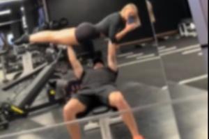 玩得花！25岁穆德里克举起女友做卧推，8800万引进已被禁赛18个月