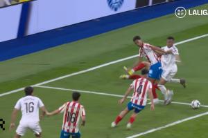 西足协裁委会评议：姆巴佩禁区内倒地应判点球，但VAR未介入正确