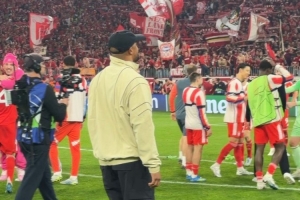 拜仁官方社媒晒孔帕尼谢场视频：感谢大家一直支持我们！