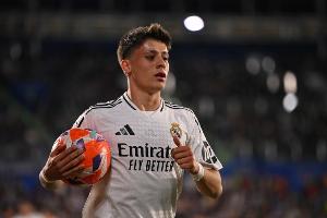 闪耀慕尼黑,居莱尔成为欧冠首位在安联球场对拜仁梅开二度的球员