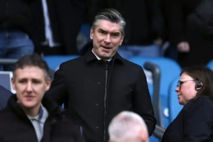 记者:尽管利雅得新月对其有意,但利物浦总监休斯不会在今夏离队