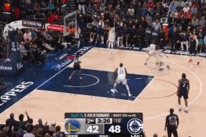 灾难！桑托斯长传失误 小德里克·琼斯三分再度惩戒