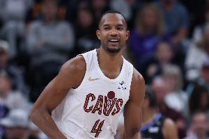 骑士去年被步行者跑死&今年加高强度体能训练 多人首日累趴