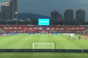 铜梁龙赛前tifo：“龙腾万里 心系铜梁 众志成城 永铸荣光”