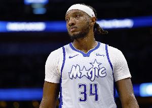 简直不要太稳！小卡特半场5中4&三分2中2砍下12分4板1帽