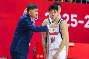 杜锋：领先后大家把比赛想得简单了 打得非常简单&下半场没有防守