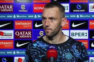 德弗里：我们可以争夺两项冠军，将竭尽全力将冠军带回家