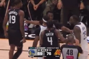 各打五十大板！追梦与海史密斯发生口角分别吃到技犯