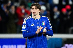 世体：双脚均衡且能踢两条边路，巴萨持续关注21岁后卫帕莱斯特拉