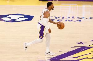 瑕不掩瑜！斯玛特12中5得到15分2板8助1断2帽 三分罚球急需改善