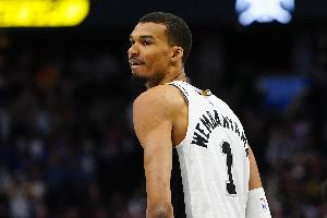 球星对飚！文班亚马首节6中4砍下12分 阿夫迪亚9中5也砍下12分