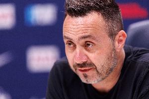 TA：德泽尔比希望球员面带笑容出现，做不到的人将直接被送回家