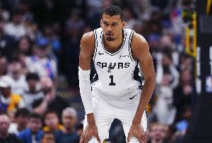 文班谈主场氛围：大概是我见过氛围最热烈球迷最亢奋的一天