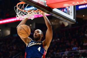 百发百中！莫布里半场6中6得12分3板2助1盖帽