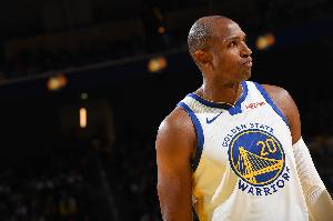 霍福德：我总是时刻提醒自己 要尽力去帮助球队里的年轻球员